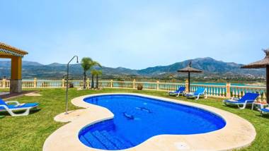 Cortijo Angela Vinuela by Ruralidays