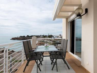 Quaint Apartment close to the Seabeach