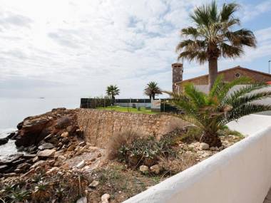 Stunning Holiday Home on the Spanish Coast with children's pool