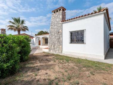 Stunning Holiday Home on the Spanish Coast with children's pool