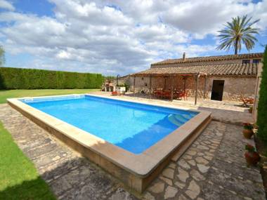Lovely Holiday Home in Vilafranca de Bonany with Pool