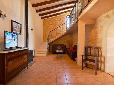 Lovely Holiday Home in Vilafranca de Bonany with Pool