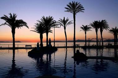 Beautiful Touristic Apartment in front of the Beach Samil 55. 2nd floor.