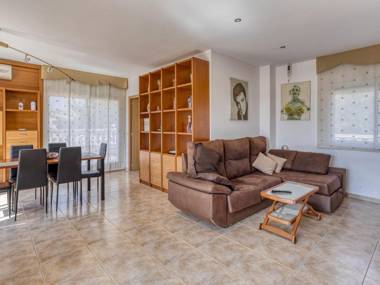 Premium Holiday Home in El Vendrell with Swimming Pool