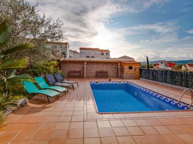 Luxurious Holiday Home in Vendrell with Swimming Pool