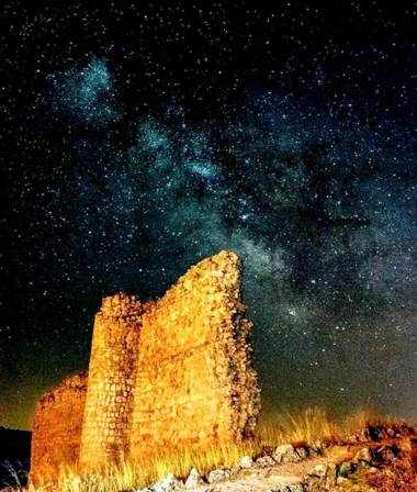 Room in Guest room - Romantic getaway to Valeria