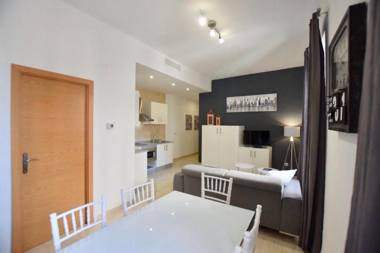 Quart Youth Hostel & Apartments