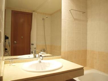 ApartUP Yellow Opera View