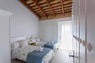 ApartUP Port Avenue Attic