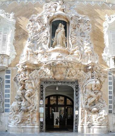 Travel Habitat Plaza de la Virgen