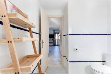 Lets Holidays 1 minute to the beach