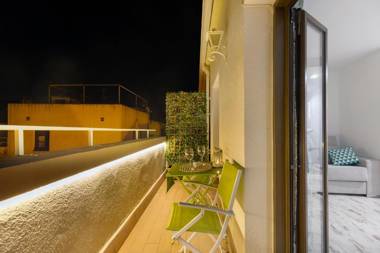 Lets Holidays 1 minute to the beach