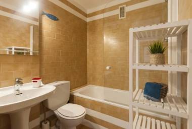 Lets Holidays Apartment Commercial Area