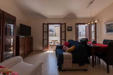 Lets Holidays apartment La Guardia