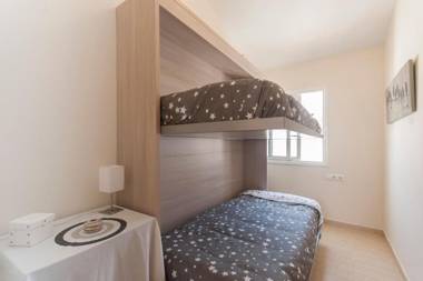 Lets Holidays apartment La Guardia