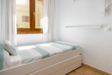 Lets Holidays new apartment close to the beach