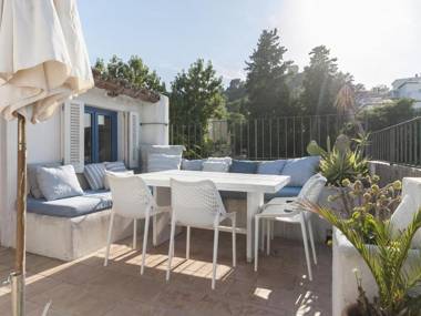 Lets Holidays Charming fisherman house with terrace