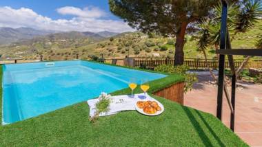 Cortijo Baeza Torrox by Ruralidays