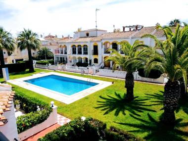 2 bedrooms house with shared pool furnished garden and wifi at Torrevieja 1 km away from the beach