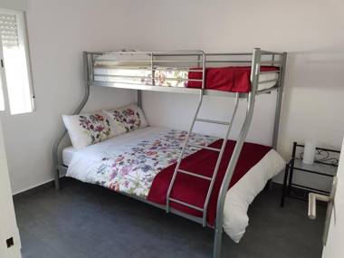 Lovely bungalow for four close to beach and city in Torrevieja