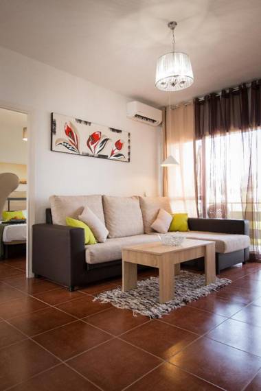 Apartamento de 3 dormitorios con terraza y piscina comunitaria