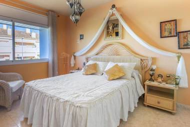 4 bedrooms house at Torredembarra 200 m away from the beach with private pool furnished terrace and wifi