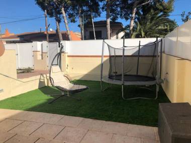 House with large private pool near the beach