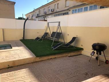 House with large private pool near the beach