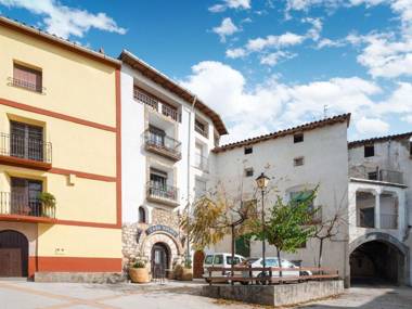 Rustic Holiday Home in Tolva near Mont Rebei Lake