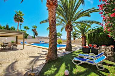 Fabya - sea view villa with private pool in Teulada