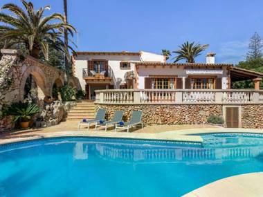 Beautiful villa for 8 people with pool garden terrace with sea views