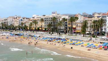 Hola! - Sitges by the beach