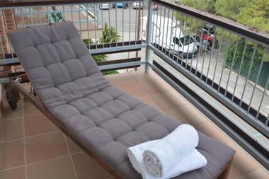 VINYET TRANQUILITY steps from the beach and pool