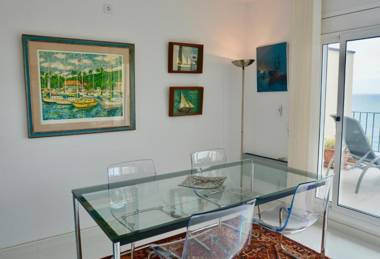 MARINA stunning duplex with views over the beach