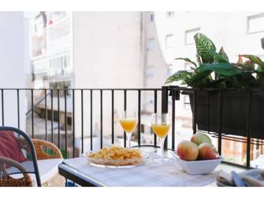 Sitges Spaces Deluxe Beach Apartment- 3 Bedroom 2 Bathroom Next to Beach Sleeps 8