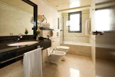 Hotel Sevilla Center