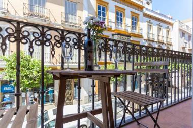 Artist's Charming Design - Space Maison Apartments