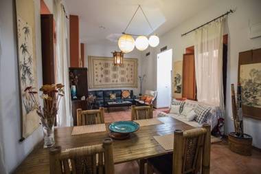 Goyeneta Central Deluxe Palace