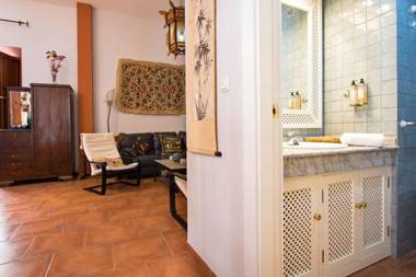 Goyeneta Central Deluxe Palace