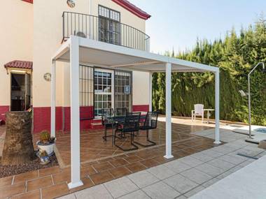 Cosy Holiday Home in Valencina de la Concepción with Pool