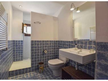 Beautiful country house with pool and views of the Tramuntana for 8 people