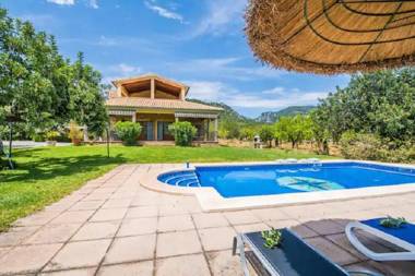 Villa Cas Mestre con piscina en entorno rural