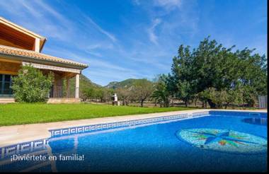 Villa Cas Mestre con piscina en entorno rural