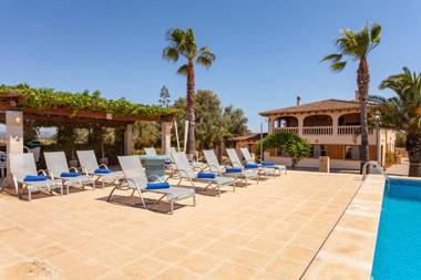 Villa in Can Picafort located in the countryside near the beach has 5 bedroom