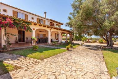 Villa in Can Picafort located in the countryside near the beach has 5 bedroom