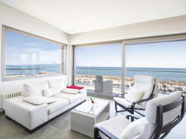 Luxury villa right on the sea with an indoor pool on Mallorca