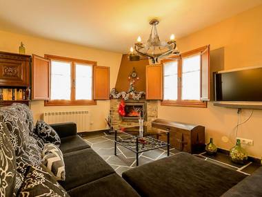 Secluded Cottage in Villanueva de Oscos with Private Garden