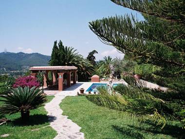 Splendid Mansion in Santa Eulària des Riu with Jacuzzi