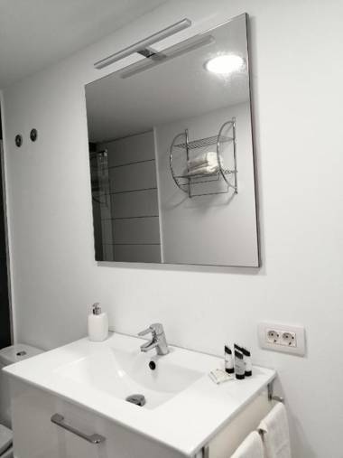 ISLAND 201 Modern & Minimalist Apartments