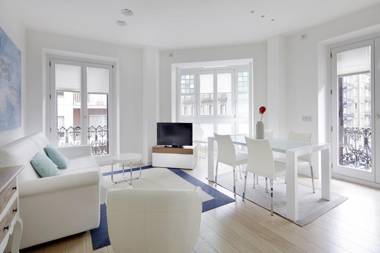 Easo Suite 2B by FeelFree Rentals